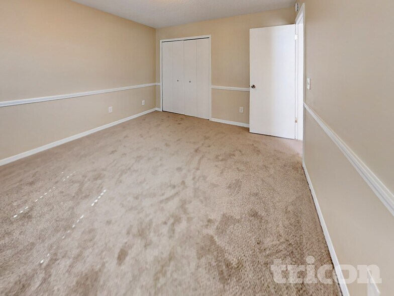 Building Photo - 6747 Long Meadow Cir S