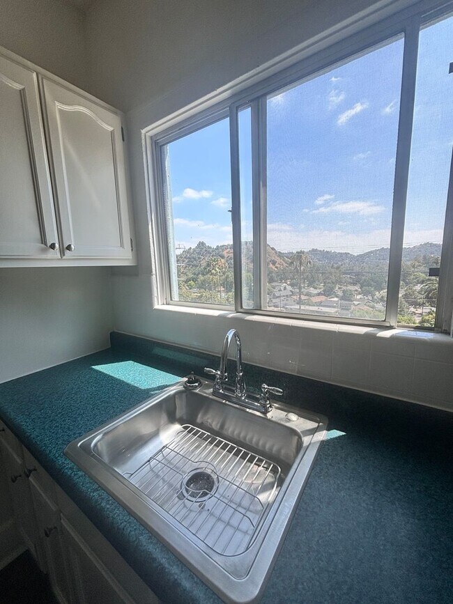 Building Photo - Studio with a view. Close to DTLA, Eagle R...