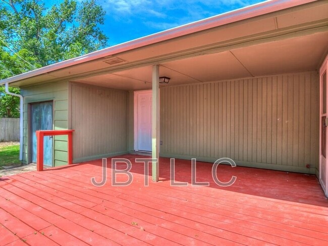 Building Photo - 2132 Andover Ct