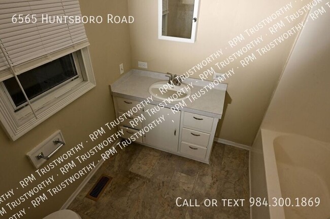 Building Photo - 6565 Huntsboro Rd