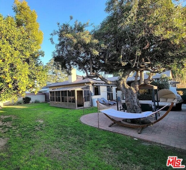 Building Photo - 16913 Bassett St