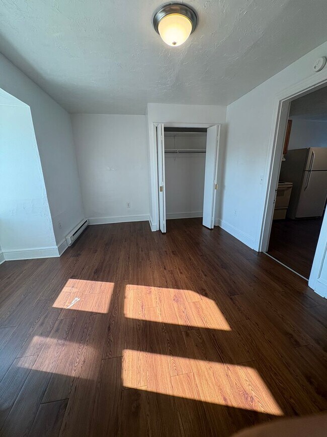 Building Photo - 3rd Floor Efficiency! Near York College in York City