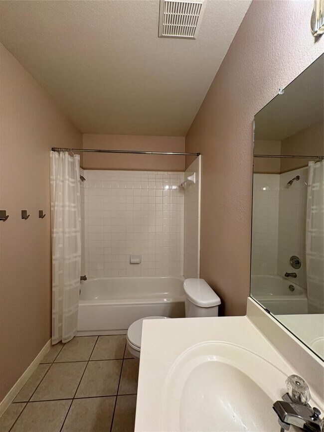 Building Photo - 207 Kettleman Ln N