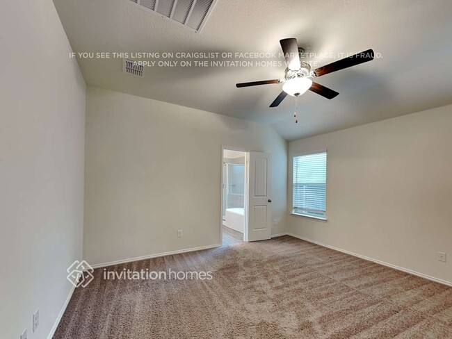 Building Photo - 1800 Alamandine Ave