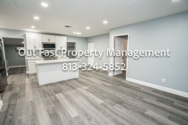 Building Photo - Bright Corner-Lot Home Near Bayshore and City Conveniences