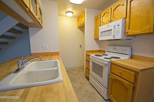 Building Photo - 4941 Catalina Dr