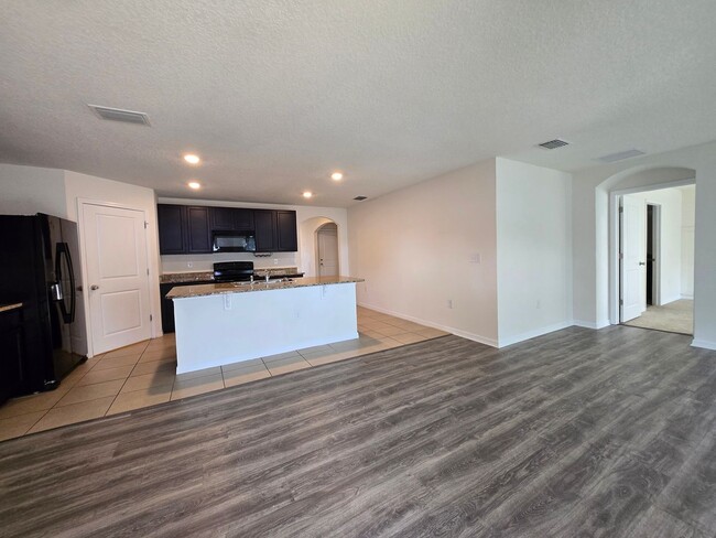 Building Photo - 4  bedroom 2 bath Home for Rent  in the He...