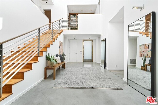 Building Photo - 211 S Valley St