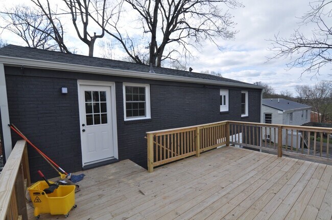 Building Photo - 820 Patricia Dr