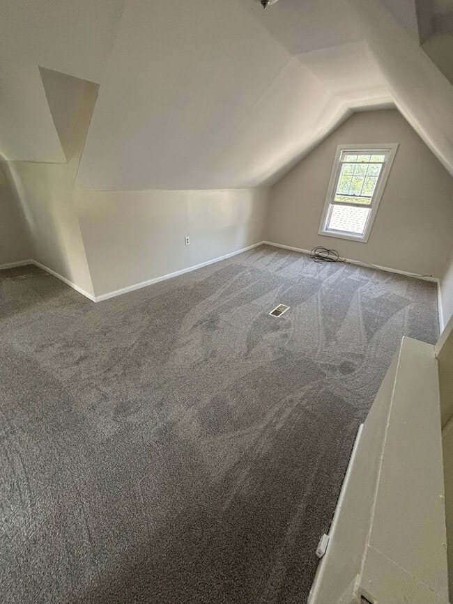 Building Photo - Beautifully Renovated 4-Bedroom Home in Cl...