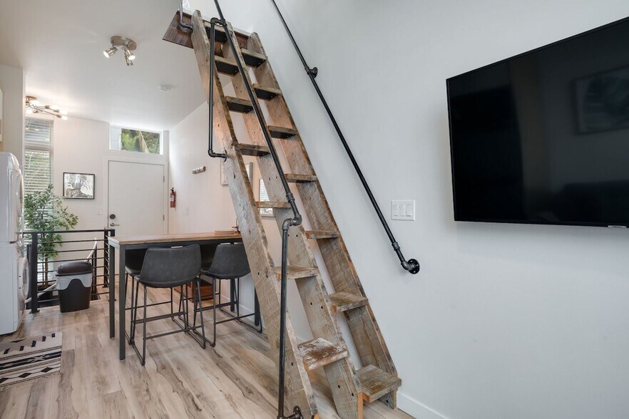 Building Photo - 3843 21st Ave SW