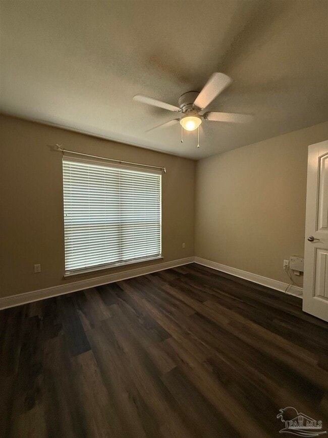 Building Photo - 4180 Hazelhurst Dr