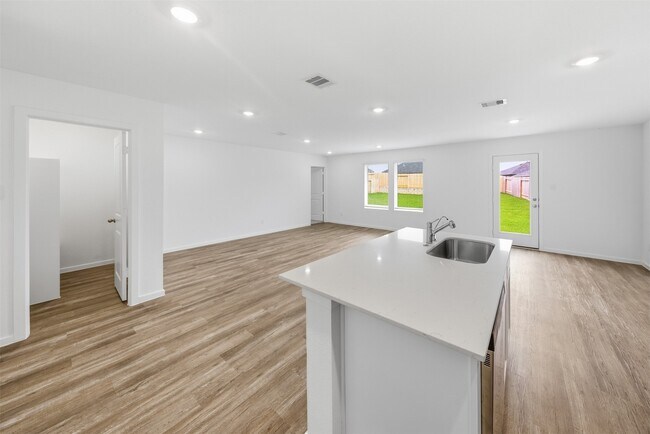 Building Photo - 40810 Hawthorne Glades St