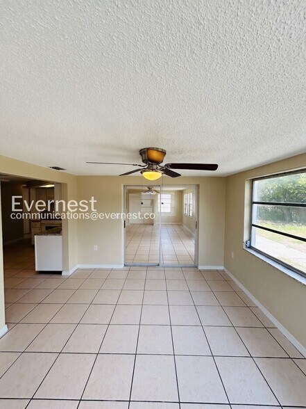 Building Photo - 9130 Chatam Ln