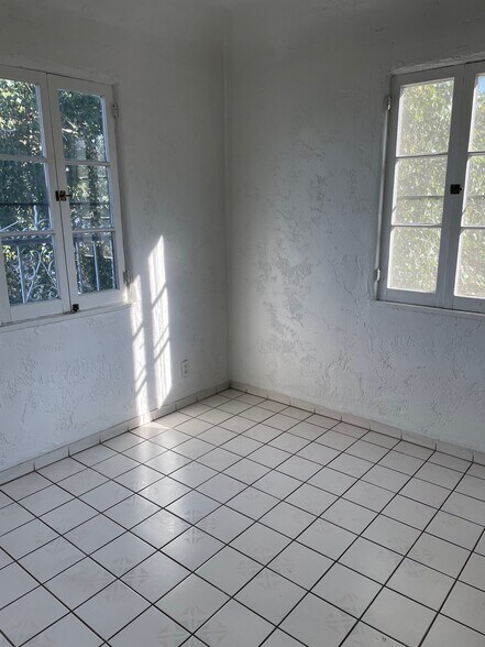 Building Photo - 1416 Ellsmere Ave