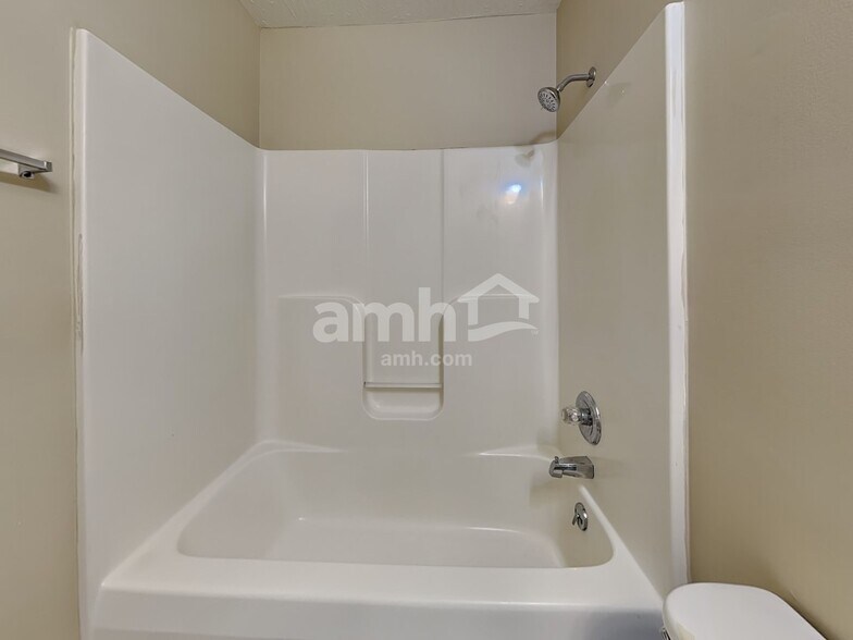 Building Photo - 2479 Camellia Ct