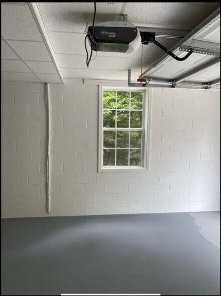 Building Photo - 1053 Red Apple Ct