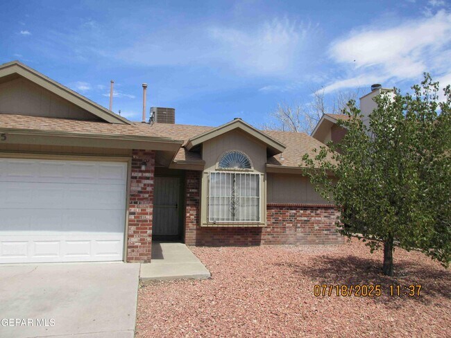 Building Photo - 1465 Sierra De Oro Dr