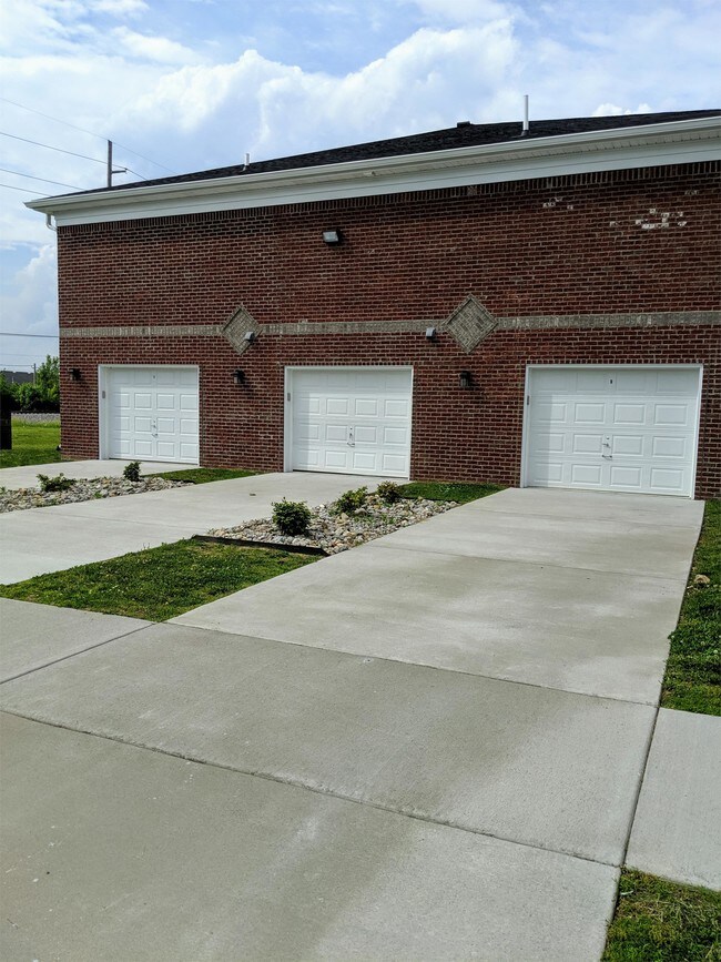 Building Photo - 5601 Chariot Run Dr