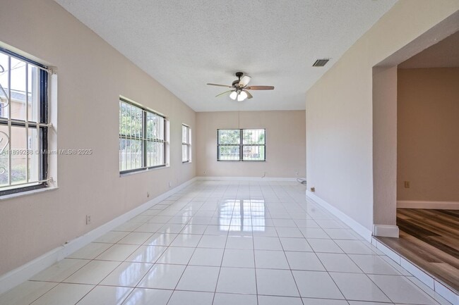 Building Photo - 14110 Van Buren St