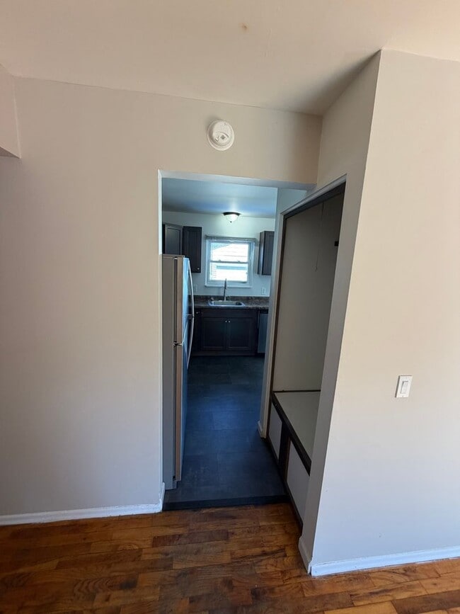 Building Photo - Remodeled 4BR/2BA Home in Lansing — Move in ready