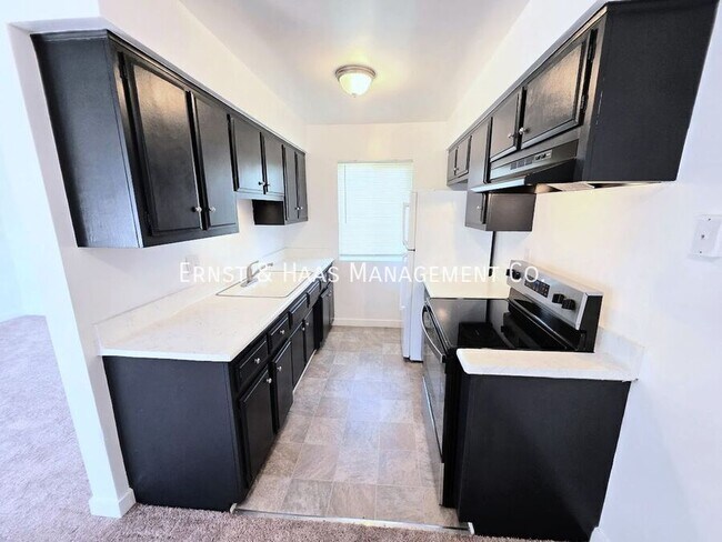 Building Photo - 240 E Burnett St