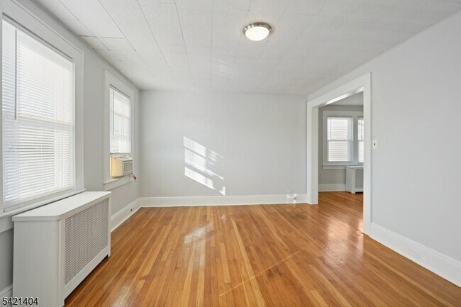 Building Photo - 23 Meeker Pl