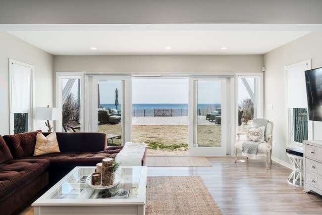 Building Photo - 1987 Fairfield Beach Rd