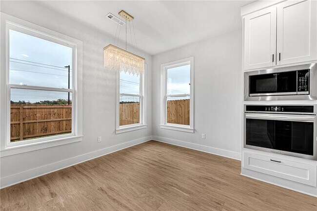 Building Photo - 1850 Momi St