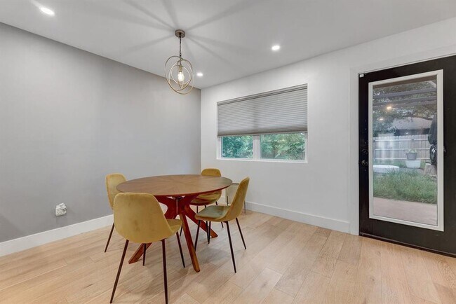 Building Photo - 1743 Cricket Hollow Dr