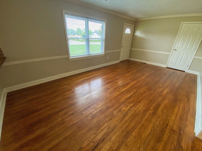 Building Photo - 2BR/1BA Duplex Near McNeese State University