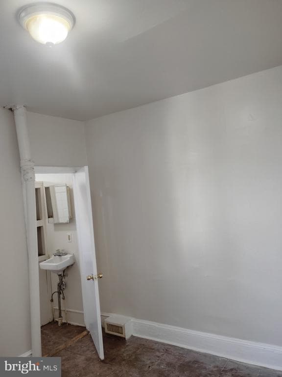 Building Photo - 5045 Tacoma St