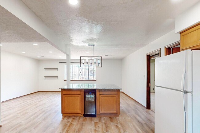 Building Photo - NE Brick Ranch 3/Bd 2/Ba 2 Cg 1782/sf