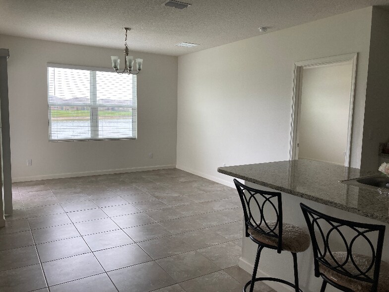 Building Photo - 10789 SW Cremona Way