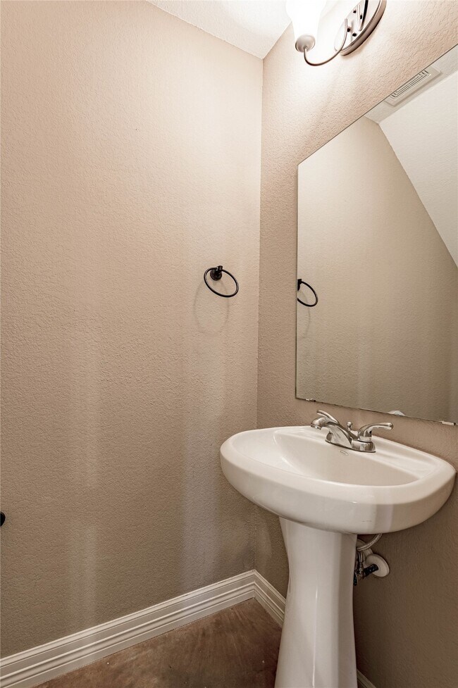 Building Photo - 2002 20th St