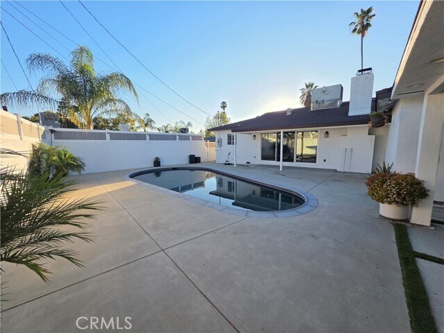 Building Photo - 7954 Crosnoe Ave