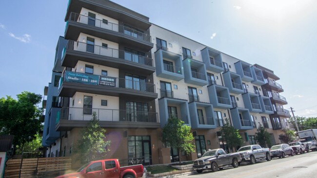 Building Photo - 1630 E 6th St