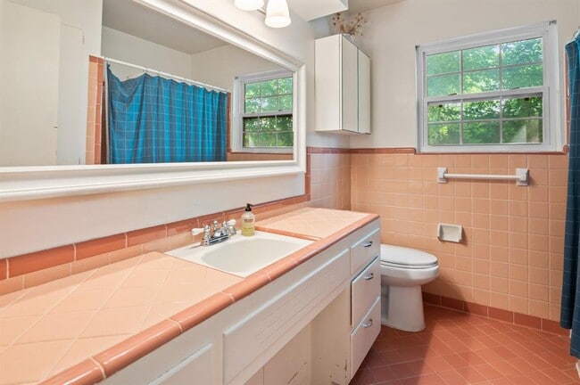 Building Photo - 8201 Lazy Ln