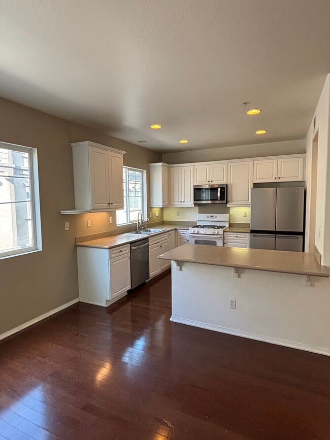 Building Photo - Move-In Ready 4 Bedroom Home Perfect for Professionals & Families