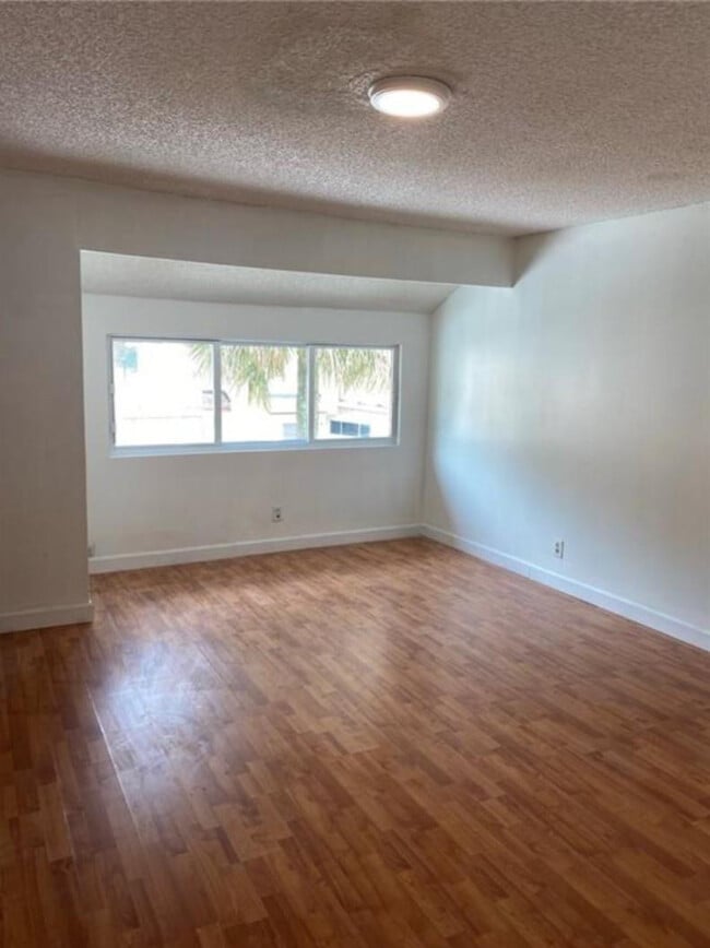 Building Photo - 8233 NW 8th Ct