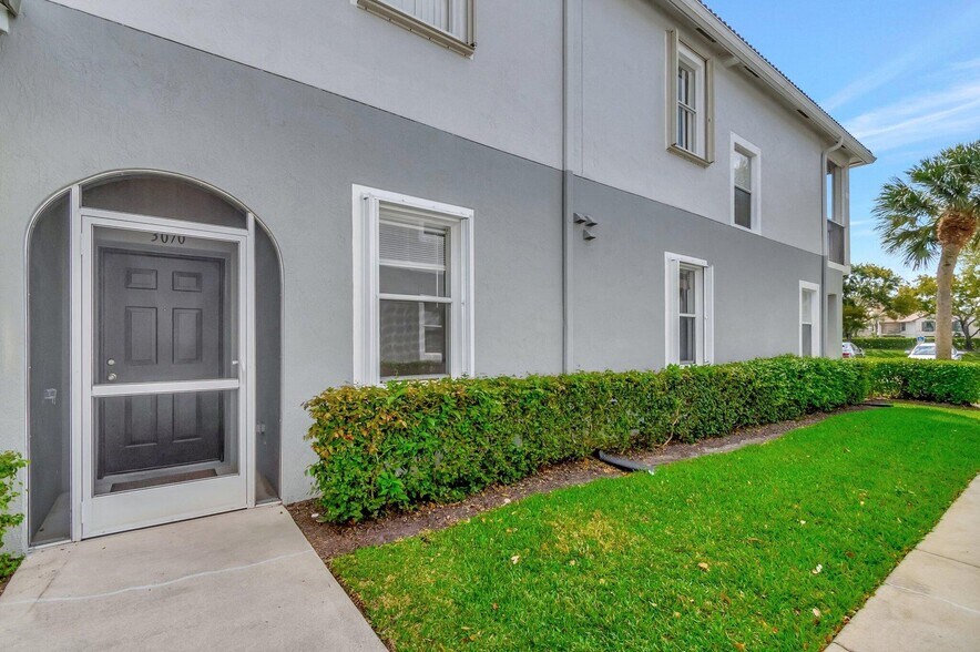Building Photo - 3070 Grandiflora Dr