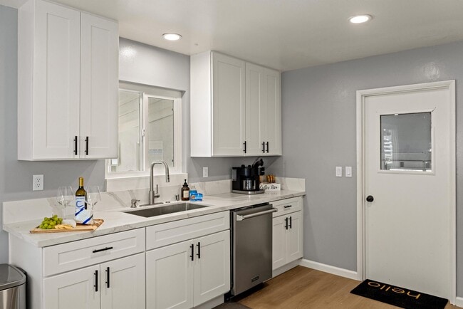 Building Photo - 1571 David Ave