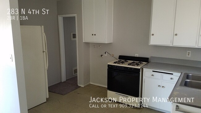 Building Photo - Spacious 2 Bedroom Home