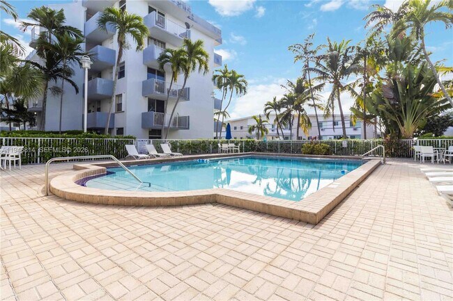 Building Photo - 1801 S Treasure Dr