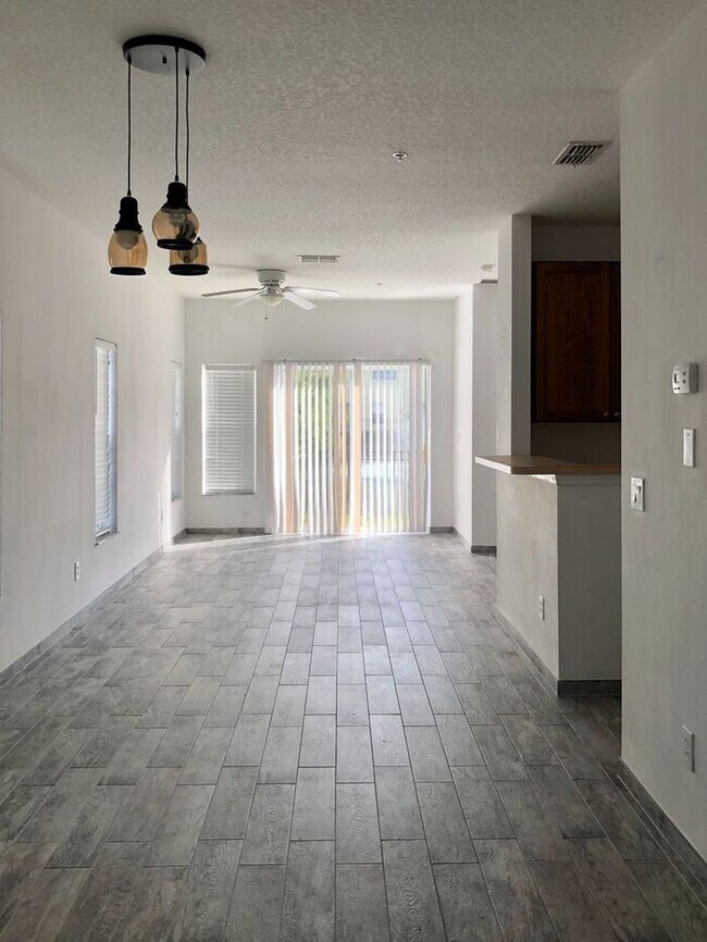 10148 Regent Square Dr 10148 Regent Square Dr Orlando FL 32825