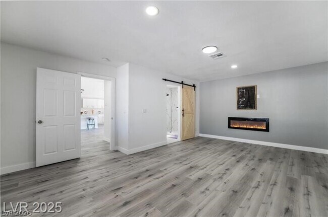 Building Photo - 4452 Peterson Dr