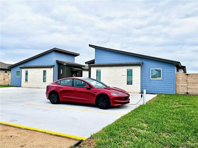 Building Photo - 30 Jenna Ln