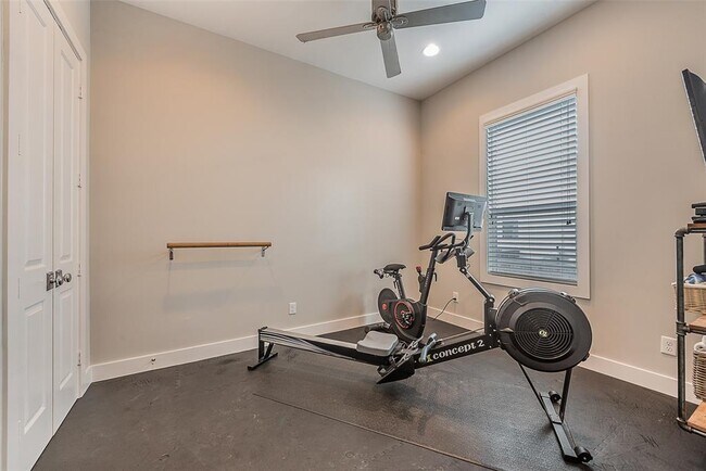 Building Photo - 127 5th St