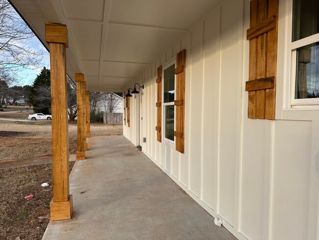 Building Photo - 306 Cattlemans Cir