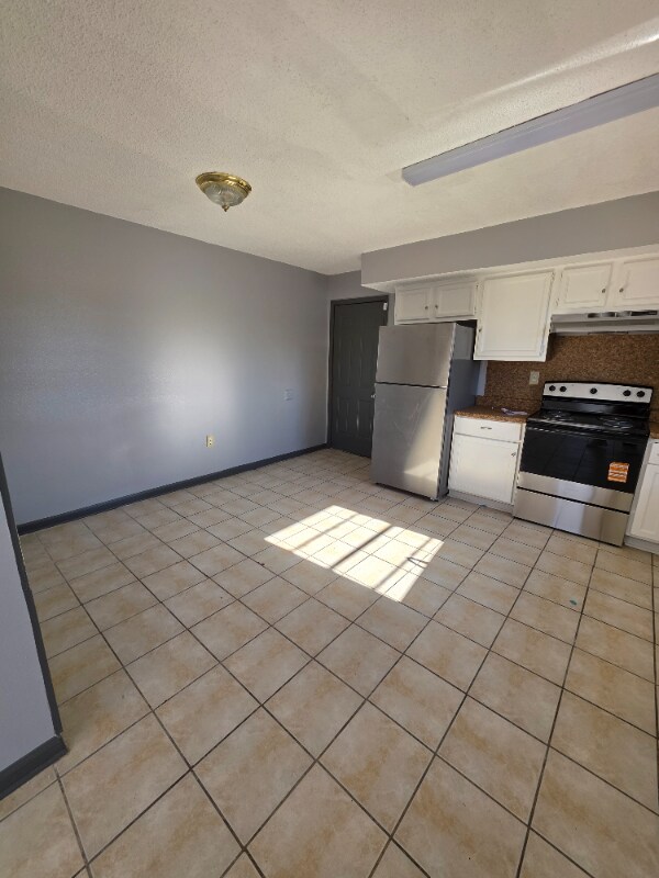 Building Photo - 7801 Sun St